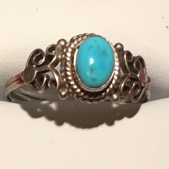 Beautiful Antique Finish Turquoise and Sterling Silver Ring - Picture 2 of 2